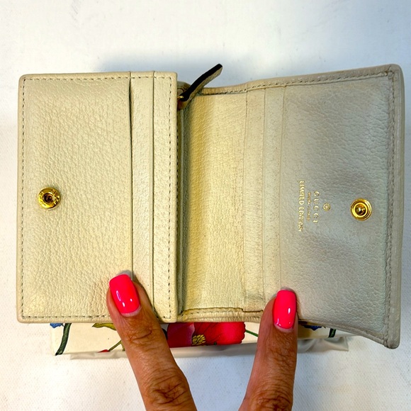 Gucci Floral Wallet Limited Edition! - Picture 5 of 14